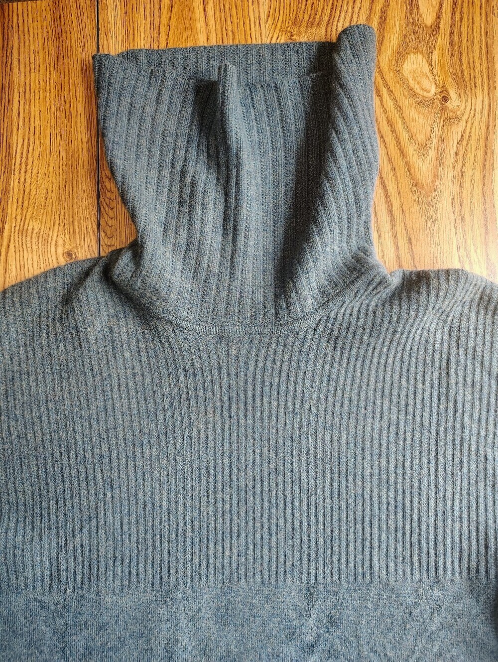 Max Studio Sweater 100% Cashmere Turtle Neck Women's sz S Oversized. - Picture 10 of 11